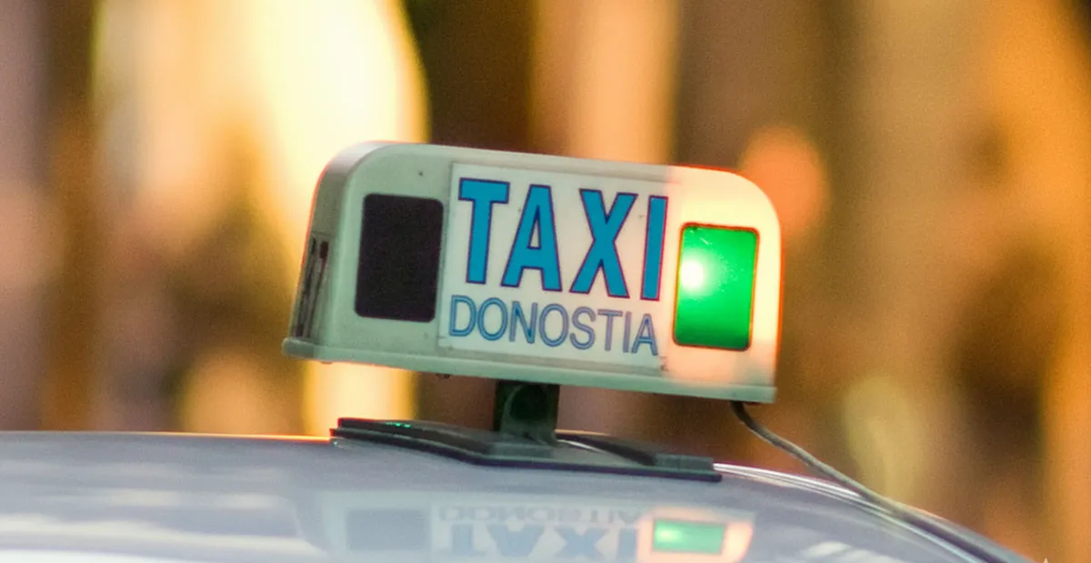 El nuevo alcalde baja bandera